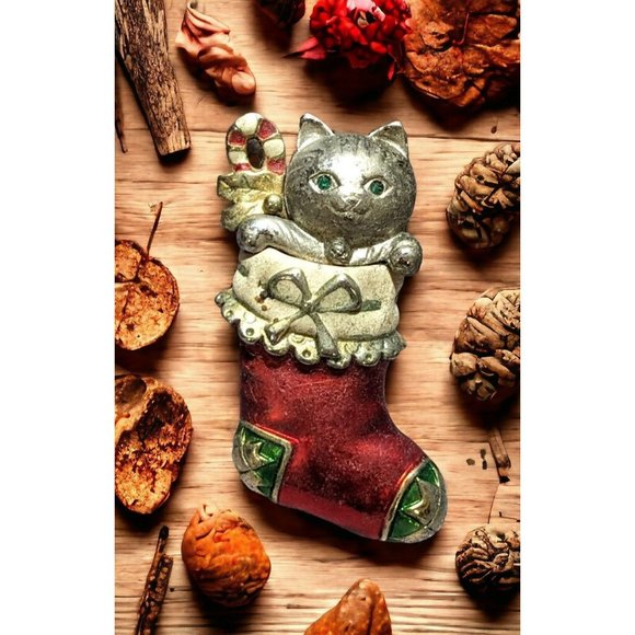 Vintage Danecraft Cat In Stocking Brooch - Picture 1 of 12